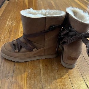 New never worn Ugg boots. Slight platform heel. Women’s size 7.5